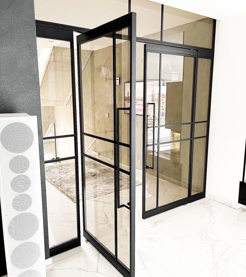 Pivot-Tür (10) Pivot-Tür (10)