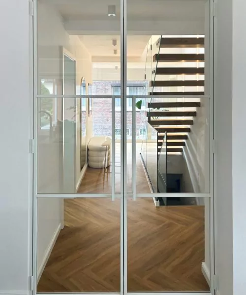 steel-interior-loft-doppeltür-weiß-treppe-flur steel-interior-loft-doppeltür-weiß-treppe-flur