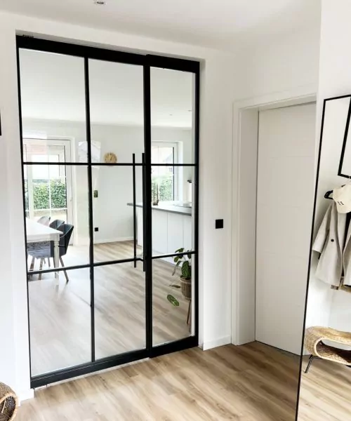 steel-interior-loft-pivot-tür-19 Maßgefertigte Stahl-Lofttür als stilvolle Raumtrennung