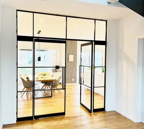 steel-interior-loft-pivot-tür-7 Maßgefertigte Stahl-Glas-Pivottür für moderne Architektur