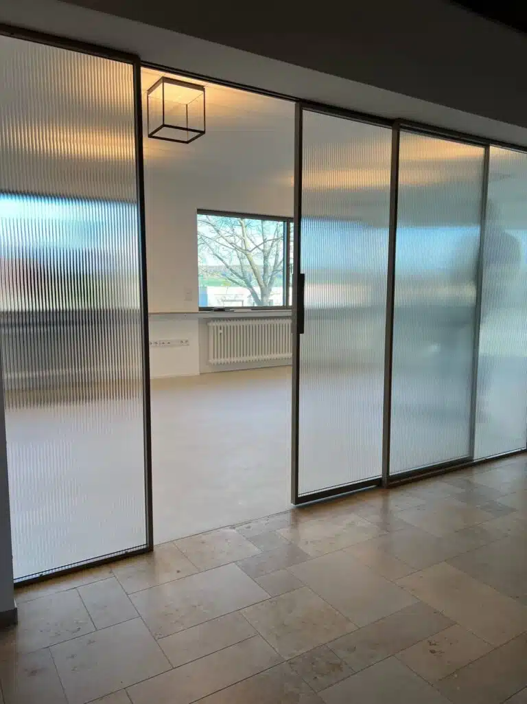 einzeltür-loft-schiebetür-06-strukturglas