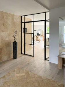 steel-interior-projekt-dortmund-wohnzimmer-doppeltür-drehtür-windfang