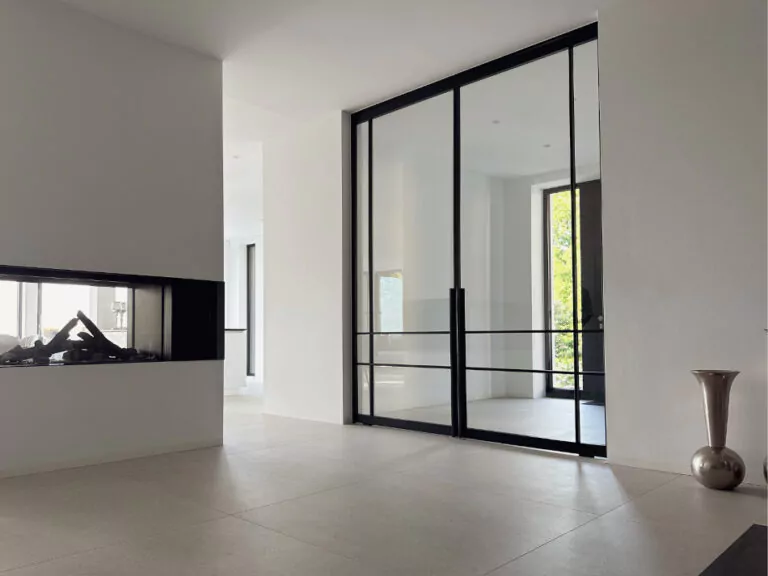 steel-interior-projekt-melle-windfang-doppeltür-pivot-tür-2