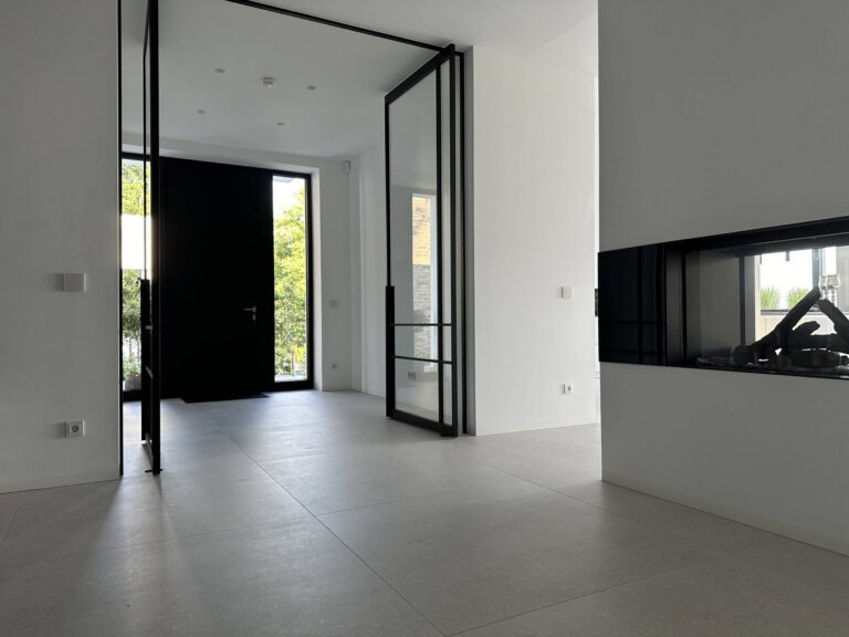 steel-interior-projekt-melle-windfang-doppeltür-pivot-tür-3